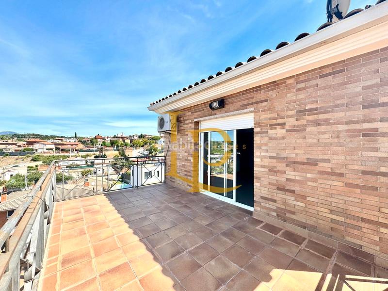 Foto 4bcb13b8-e472-4303-8f3c-fd9fa46482c4. Casa amb calefacció aparcament piscina a Els Avets-Can Serrafossà-Ximelis Rubí