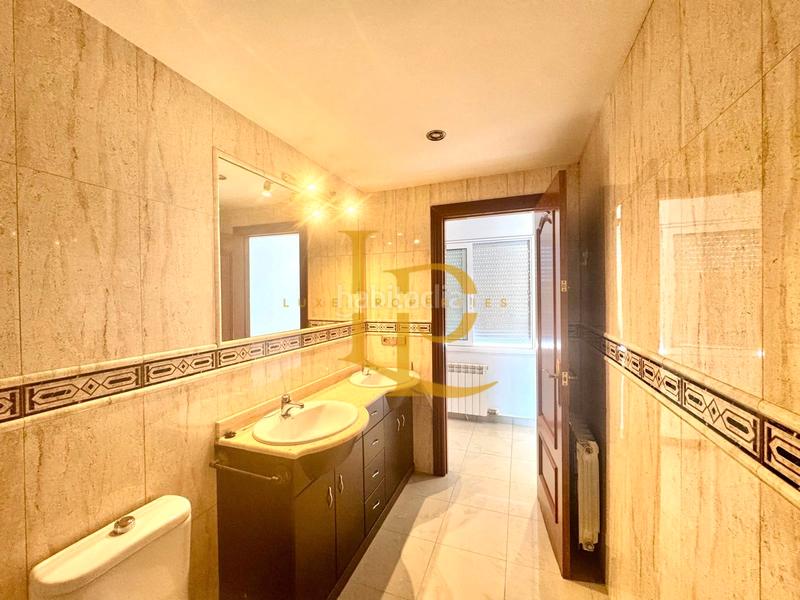 Foto 54bd390e-5c0d-4e22-bca5-4e88cc5b9fc5. Casa amb calefacció aparcament piscina a Els Avets-Can Serrafossà-Ximelis Rubí