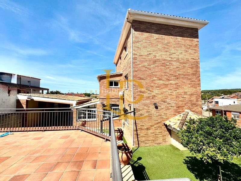 Foto 591cb350-fcb6-4b3c-8a15-ce5968ffb7a8. Casa amb calefacció aparcament piscina a Els Avets-Can Serrafossà-Ximelis Rubí