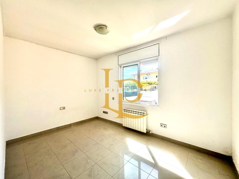 Foto 5bd756a8-45ea-4468-ba03-81662a6d52e5. Casa amb calefacció aparcament piscina a Els Avets-Can Serrafossà-Ximelis Rubí