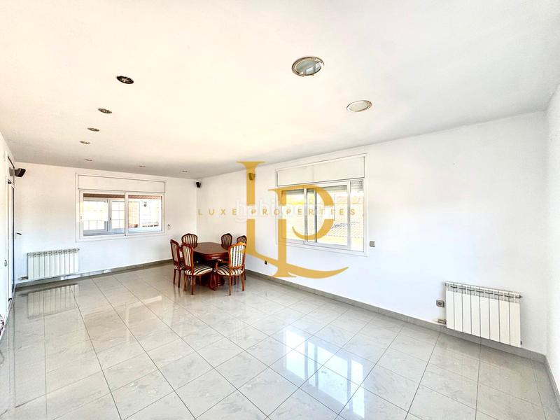 Foto 5db10fac-5835-45e1-bfef-96220c673eaf. Casa amb calefacció aparcament piscina a Els Avets-Can Serrafossà-Ximelis Rubí