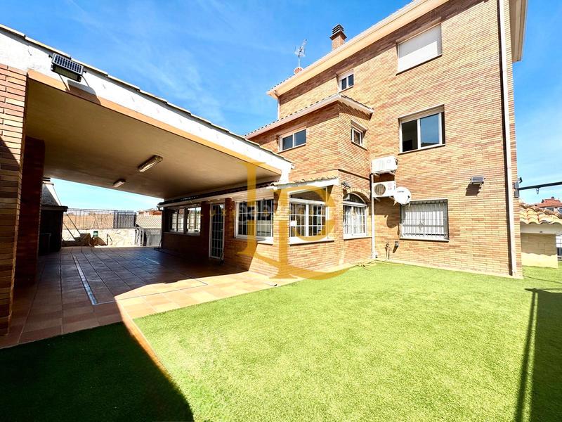 Foto 8eb06711-ace9-43ae-a59d-70408f795c9f. Casa amb calefacció aparcament piscina a Els Avets-Can Serrafossà-Ximelis Rubí