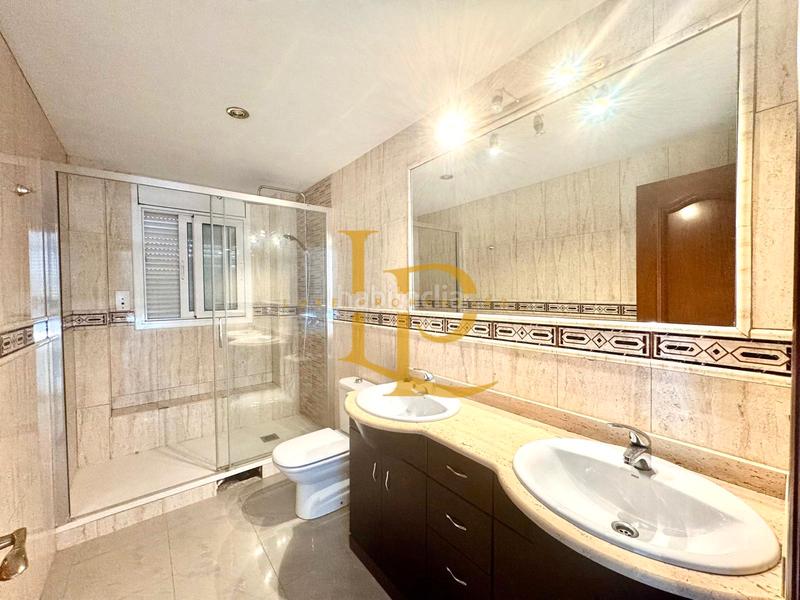 Foto b8478caf-c903-49ca-b7c4-9320995d5763. Casa amb calefacció aparcament piscina a Els Avets-Can Serrafossà-Ximelis Rubí