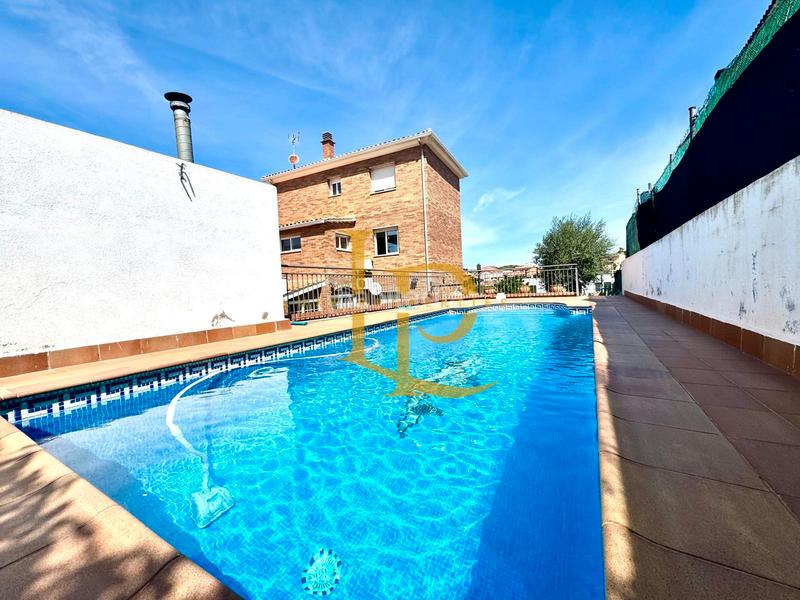 Foto cb24e5c8-e525-45bb-8b6a-8f9ec11bfe07. Casa amb calefacció aparcament piscina a Els Avets-Can Serrafossà-Ximelis Rubí