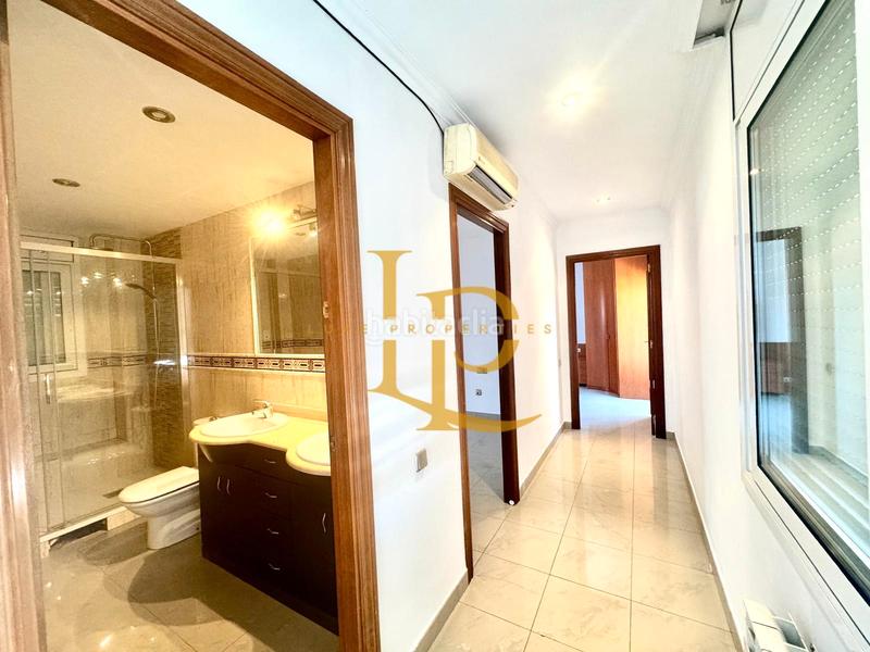 Foto d09cab6f-1209-41d2-8866-954cd1ccd039. Casa amb calefacció aparcament piscina a Els Avets-Can Serrafossà-Ximelis Rubí