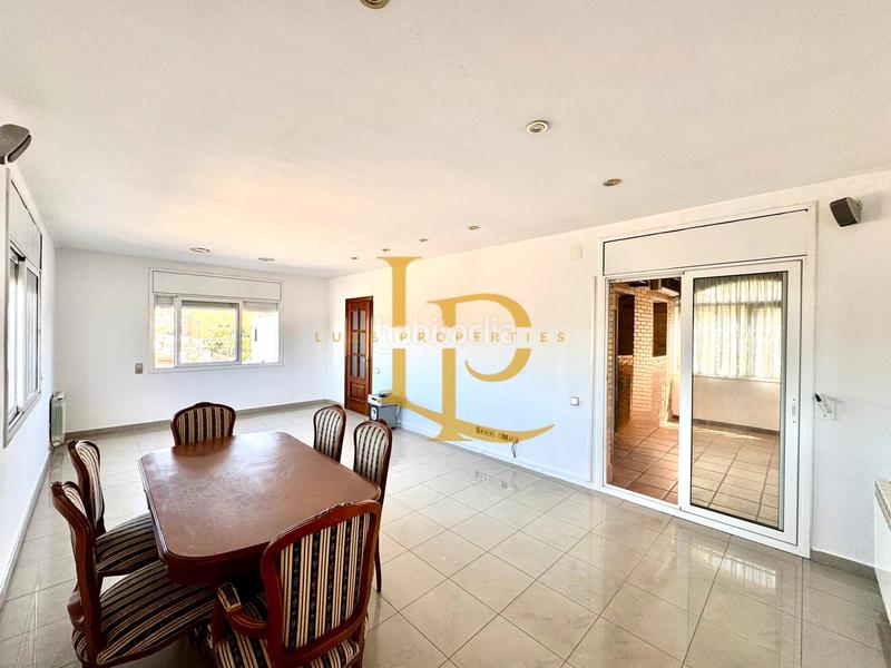 Foto f923a286-68e0-4c37-9bed-4d3c2e2c2725. Casa amb calefacció aparcament piscina a Els Avets-Can Serrafossà-Ximelis Rubí