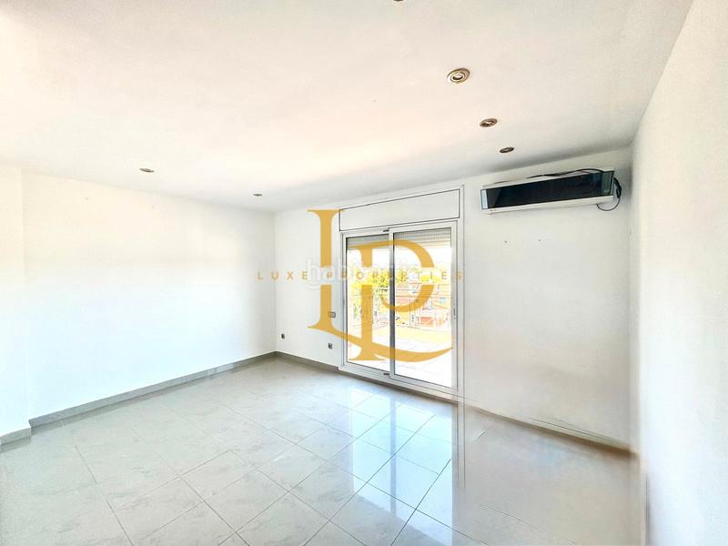 Foto f937868d-af0e-4ebb-98cd-077458ac2409. Casa amb calefacció aparcament piscina a Els Avets-Can Serrafossà-Ximelis Rubí