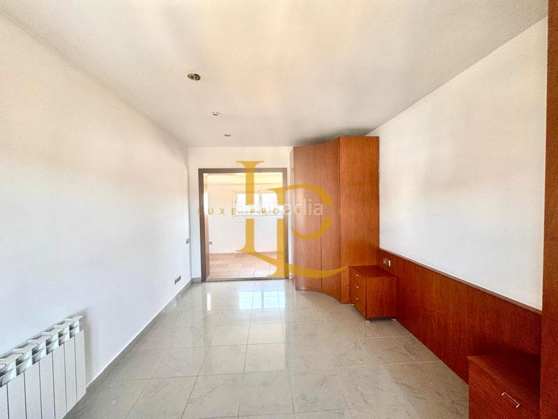 Foto fec2a1b1-df35-4246-ba76-27c4937b2129. Casa amb calefacció aparcament piscina a Els Avets-Can Serrafossà-Ximelis Rubí