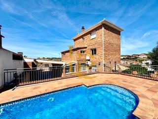 Casa a Els Avets-Can Serrafossà-Ximelis. Espectacular casa muy luminosa con piscina, jardín y unas vistas