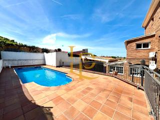 Casa a Els Avets-Can Serrafoss-Ximelis. Espectacular casa muy luminosa con piscina, jardn y unas vistas