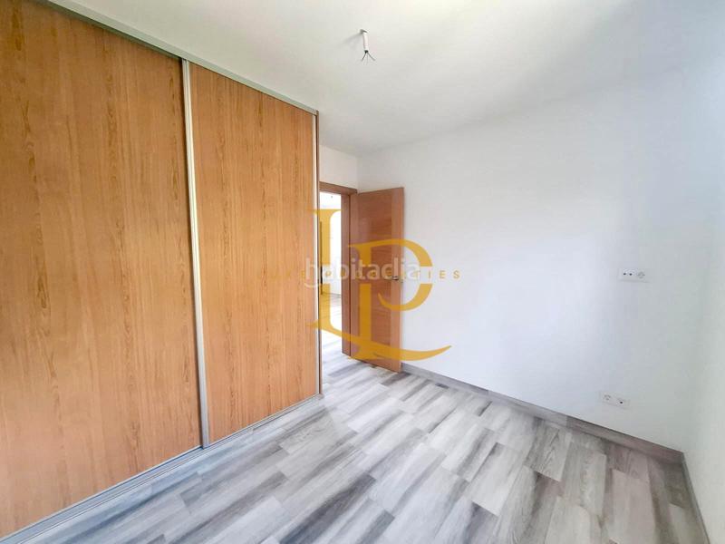 Foto 162ffbe7-bf72-433d-9144-7657250f9cf0. Casa amb calefacció aparcament piscina a Zona Industrial Rubí