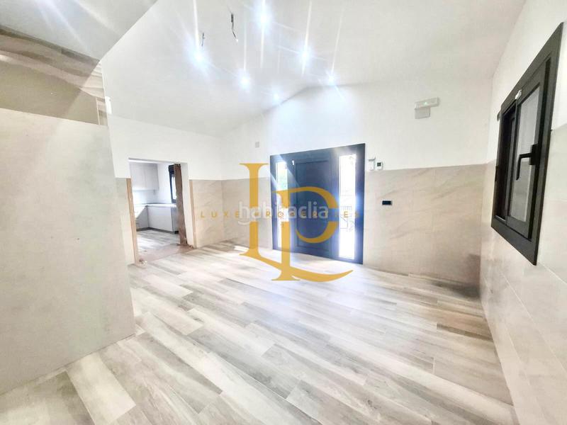 Foto 49a860ac-7d83-4264-92cc-b0168bddf757. Casa amb calefacció aparcament piscina a Zona Industrial Rubí