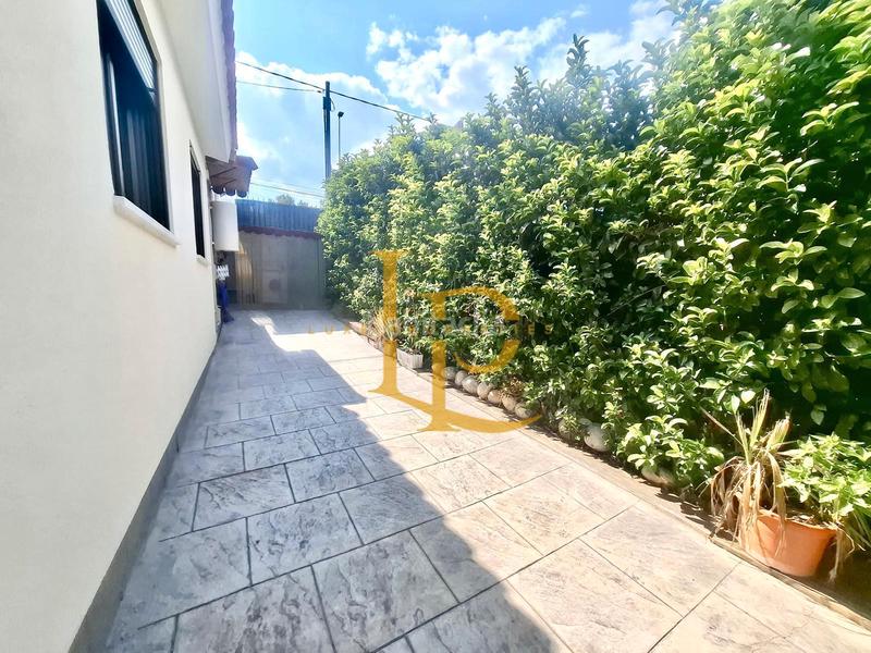 Foto 5a379837-4597-4cef-bcb4-832d6011f94d. Casa amb calefacció aparcament piscina a Zona Industrial Rubí