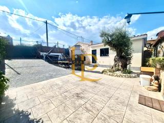 Casa  Avinguda de can sucarrats. Preciosa casa a estrenar con piscina y jardín