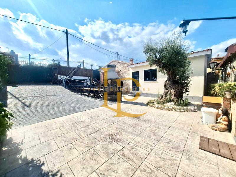 Foto c1d60770-ed82-472b-b87a-28f204efd3b4. Casa amb calefacció aparcament piscina a Zona Industrial Rubí