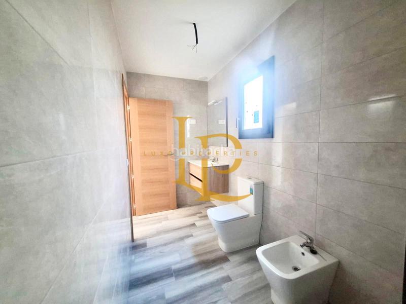 Foto e0245a12-bbe7-48bb-aebb-f5cf796a4fb7. Casa amb calefacció aparcament piscina a Zona Industrial Rubí