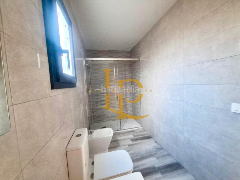 Foto ff432472-1ab3-4b2a-8122-4177341abd18. Casa amb calefacció aparcament piscina a Zona Industrial Rubí