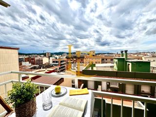 Pis  Carrer de prat de la riba. Preciosa vivienda  muy luminosa de tres habitaciones con balc�n