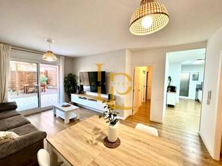 Planta baja  Carrer de las navas de tolosa. Precioso piso exterior totalmente reformado y con amplia terraza