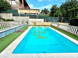 Chalet à Castellbisbal. Preciosa casa independiente a cuatro vientos en venta en castell