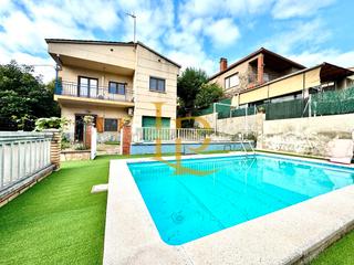 Xalet a Castellbisbal. Preciosa casa independiente a cuatro vientos en venta en castell