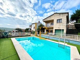 Chalet à Castellbisbal. Preciosa casa independiente a cuatro vientos en venta en castell
