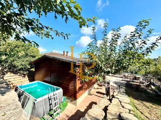 Maison à Castellnou-Can Mir-Can Solà. Bonita casa de madera con mucho encanto más terreno con piscina