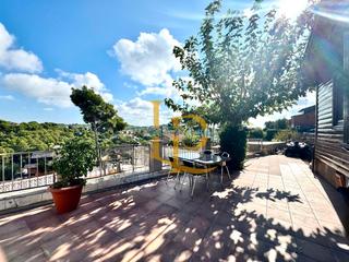 Maison  Carrer d'arenys. Bonita casa de madera con mucho encanto más terreno con piscina
