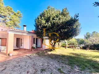 Haus  Carrer pins i oliveres. Preciosa casa independiente con terreno en venta en rubí