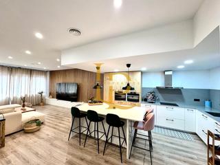 Pis  Carrer clos. Precioso piso moderno de 4 habitaciones y plaza de parking en ce