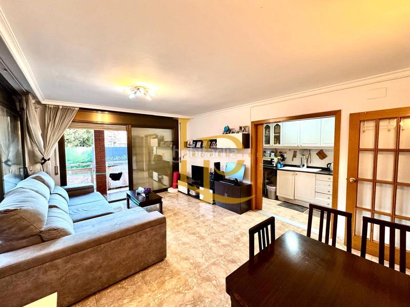 Foto 4854f0d0-dfaf-4772-8f2d-960b0cf51010. Piso en venta amplio y luminoso piso exterior de 3 habitaciones, dos baños y terraza muy luminoso en Rubí
