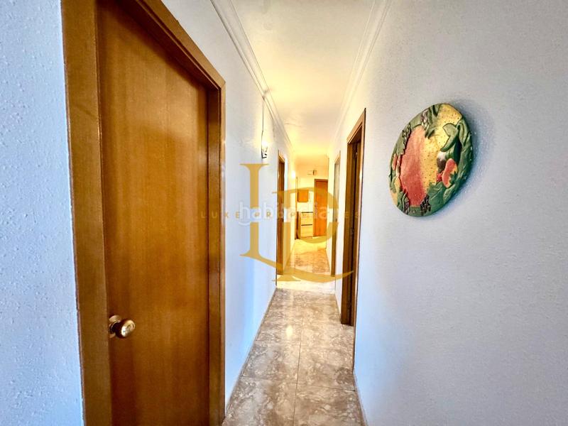 Foto 61ee5fd9-1dde-4487-8ddf-7d18ce6c7cb4. Piso en venta amplio y luminoso piso exterior de 3 habitaciones, dos baños y terraza muy luminoso en Rubí