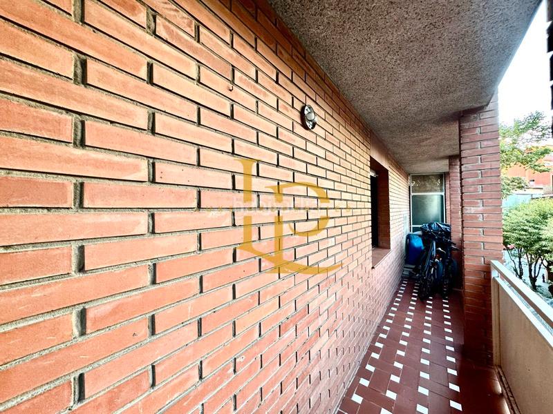 Foto 660f1959-b231-4f27-b264-f1d1cdf42aa3. Piso en venta amplio y luminoso piso exterior de 3 habitaciones, dos baños y terraza muy luminoso en Rubí