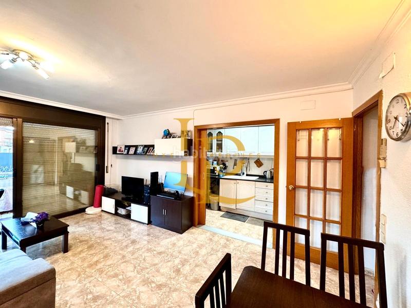Foto 9926c2a9-a3b3-427d-8595-67bbb7b4ca74. Piso en venta amplio y luminoso piso exterior de 3 habitaciones, dos baños y terraza muy luminoso en Rubí