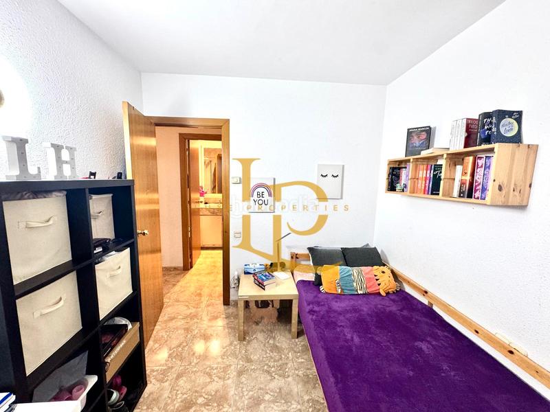 Foto b5ab7853-d5ac-42a4-aabc-a4228f799b45. Piso en venta amplio y luminoso piso exterior de 3 habitaciones, dos baños y terraza muy luminoso en Rubí