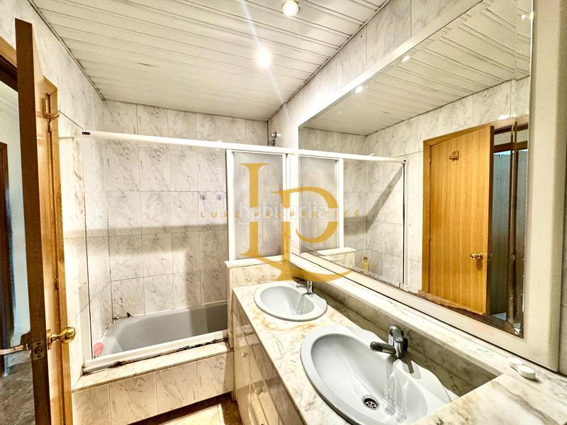 Foto c48ab9cd-4a51-47a2-a876-c99178cda4b8. Piso en venta amplio y luminoso piso exterior de 3 habitaciones, dos baños y terraza muy luminoso en Rubí