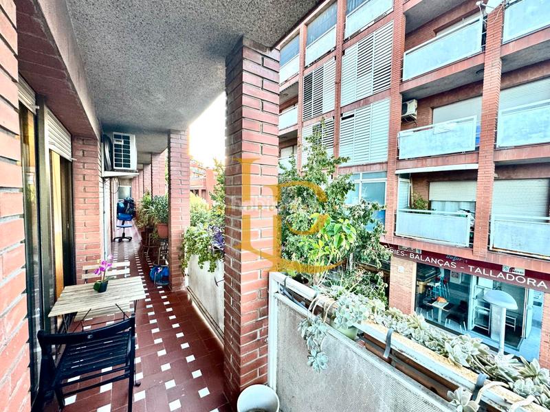 Foto ce47d5eb-b8c7-41a0-84a2-4846c112a3ed. Piso en venta amplio y luminoso piso exterior de 3 habitaciones, dos baños y terraza muy luminoso en Rubí