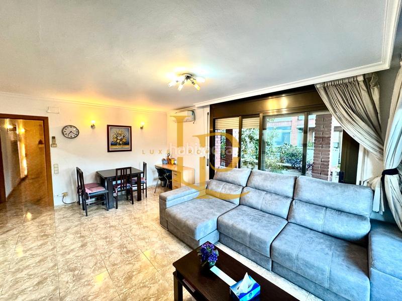 Foto eebf95c5-b3e6-4e63-b70d-4f068dfecad8. Piso en venta amplio y luminoso piso exterior de 3 habitaciones, dos baños y terraza muy luminoso en Rubí