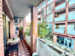 Appartement  Avinguda de l'estatut. En venta amplio y luminoso piso exterior de 3 habitaciones, dos