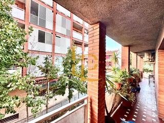 Appartement  Avinguda de l'estatut. En venta amplio y luminoso piso exterior de 3 habitaciones, dos