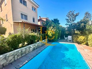 Maison à Mira-sol. Preciosa casa en venta con piscina y jardín en mirasol, sant cug