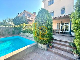 Maison à Mira-sol. Preciosa casa en venta con piscina y jardín en mirasol, sant cug
