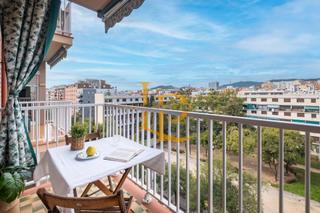 Appartement  Passeig de torras i bages. Preciosa vivienda muy luminosa de tres habitaciones con balcon y