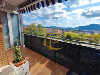 Piso en Montornès del Vallès. Piso como nuevo de tres habitaciones con vistas y parking, en mo