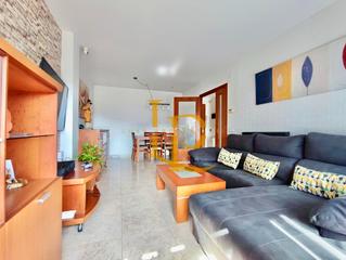 Piso en Montornès del Vallès. Piso como nuevo de tres habitaciones con vistas y parking, en mo