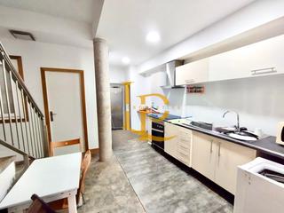 Chalet à Torre Baró. Chalet de tres habitaciones recien reformado en venta en barcelo
