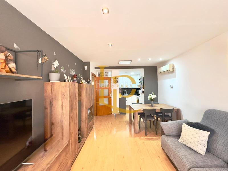 Foto 0fb44064-74ca-4ac6-aec5-8f52af02929e. Duplex with heating parking in Eixample Sabadell