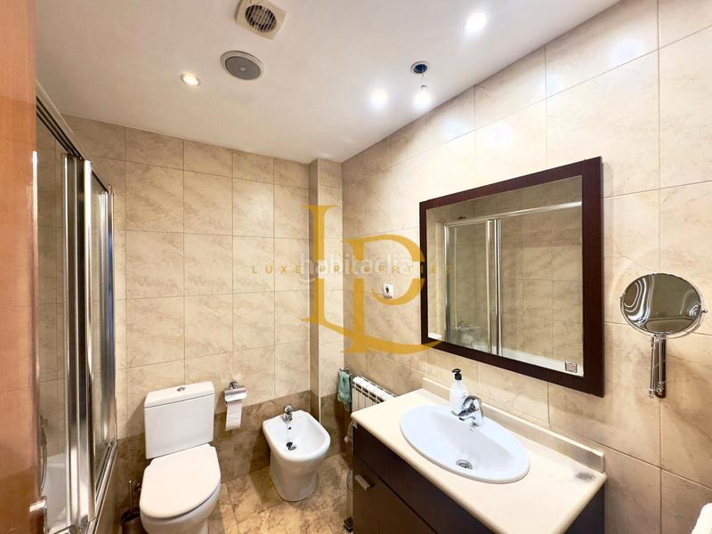 Foto 98626114-ae57-45f4-84c0-e4b6009f3f45. Duplex with heating parking in Eixample Sabadell