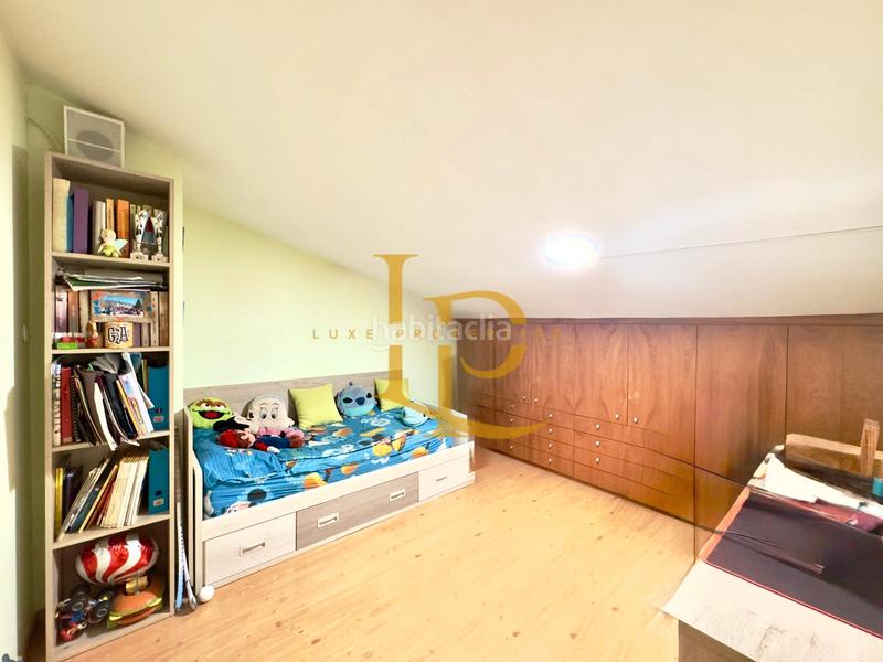 Foto df755e6d-f2ea-411a-aed2-babc3ce8f8ea. Duplex with heating parking in Eixample Sabadell