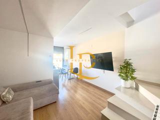 Appartement  Carrer de sabadell. Precioso dúplex muy luminoso con balcón y garaje